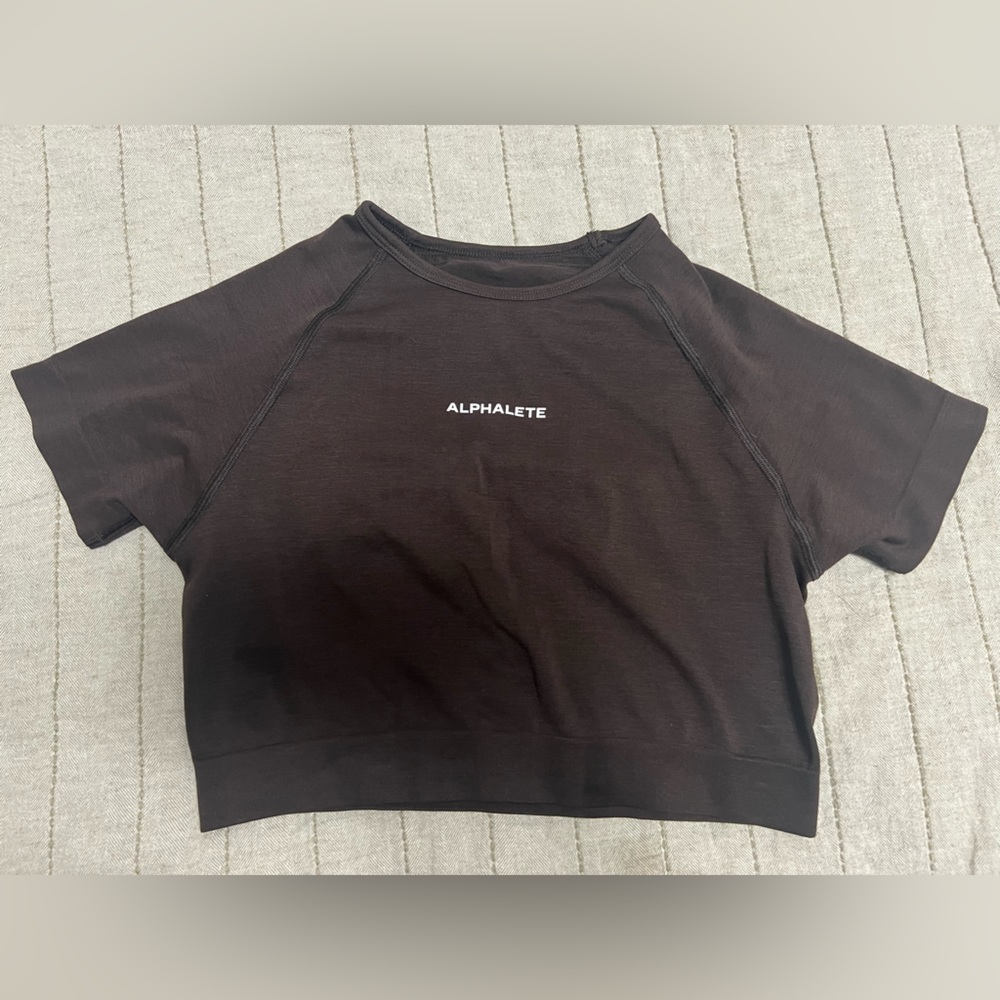 Alphalete Amplify Crop Top